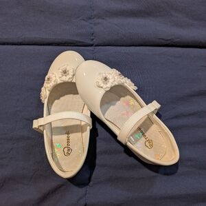 Parrosoo Pearl Flower‎ White Girls Dress Shoes - Size 11